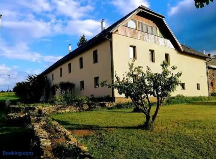 Statek "Two Brooms", Apartment