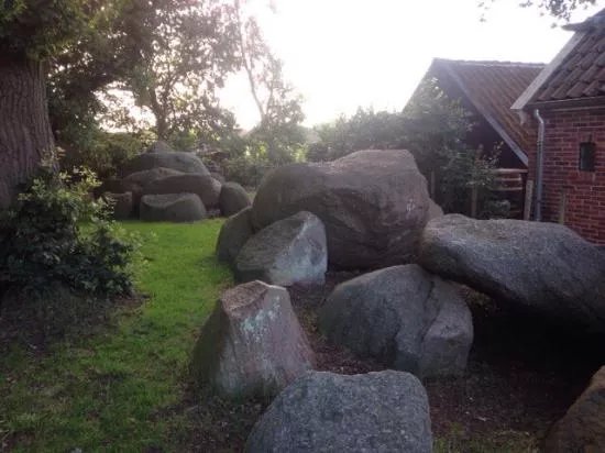 Hunebed D4 bij Midlaren