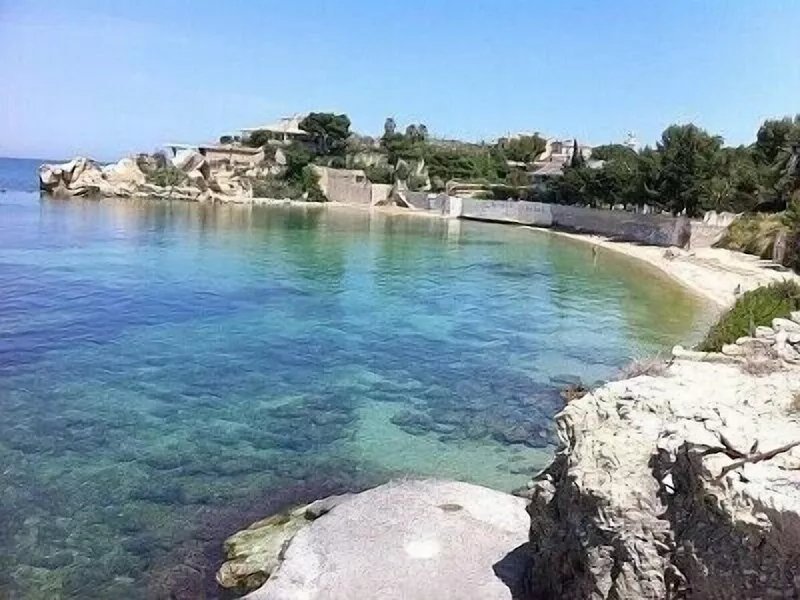design house on the sea with great views of the Bay of Syracuse