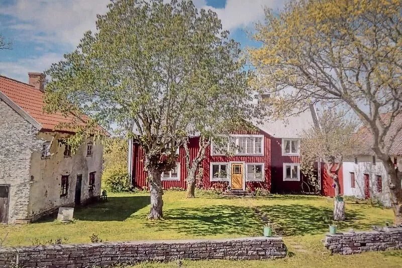 Charming house on a parceled off farm - 5 minutes to beach, restaurants and