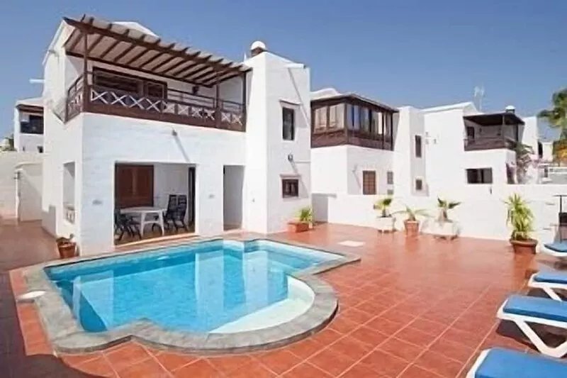 CURRENTLY THERE IS A COMPLETE RENOVATION IN THE VILLA NEXT DOOR UNTIL MARCH 1ST