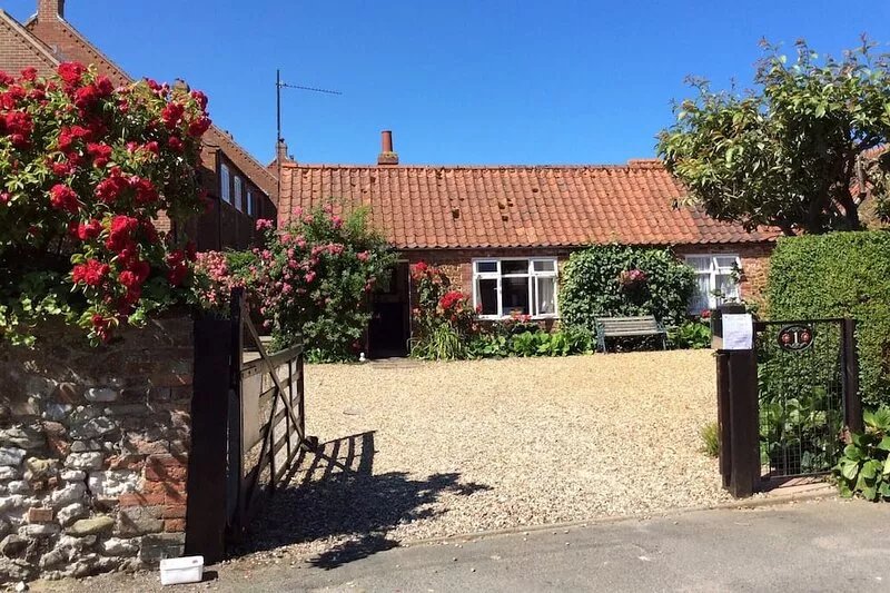Rose cottage 500yds from the sea.