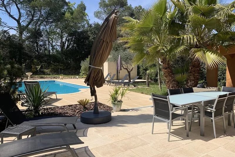 Superb villa very pleasant 2500 m2, magical location near center Lorgues