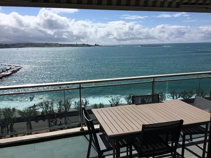 Apartment with terrace and breathtaking views of the bay of St Jean de Luz