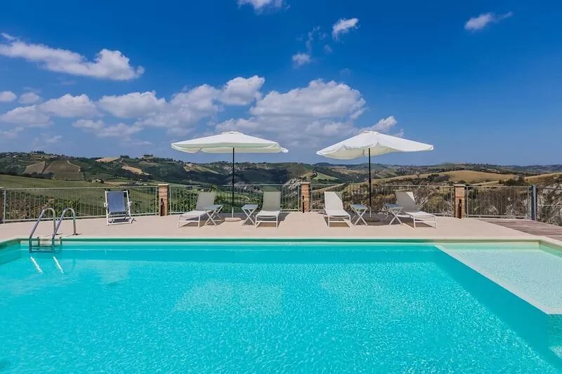Villa Calanchi with pool, air conditioning and wonderful panorama, 20 minutes