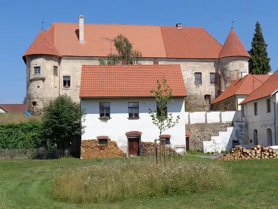Zamek Lounovice pod Blanikem