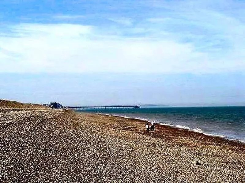 Beautiful 3 Bedroom Apartment in a perfect location in Deal !