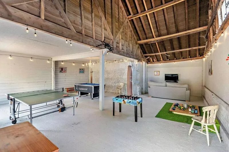 Dog-Friendly Luxury Lodge: Retreat from City to Country Bliss with Hot Tub