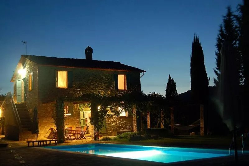 TODI NEARBY Stone farmhouse, with pool, garden, bush and Wi Fi