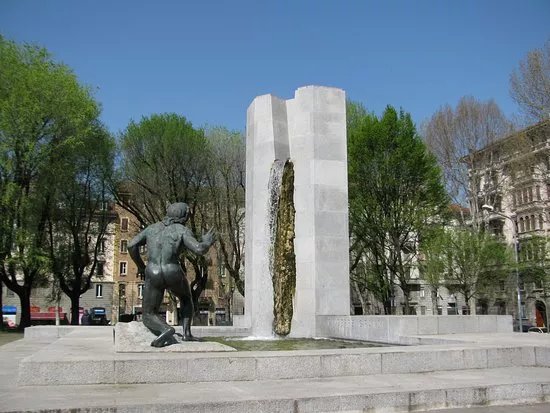 Fontana Monumento a Giuseppe Grandi