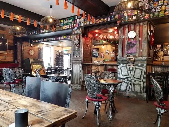 The Queen Crafthouse and Kitchen