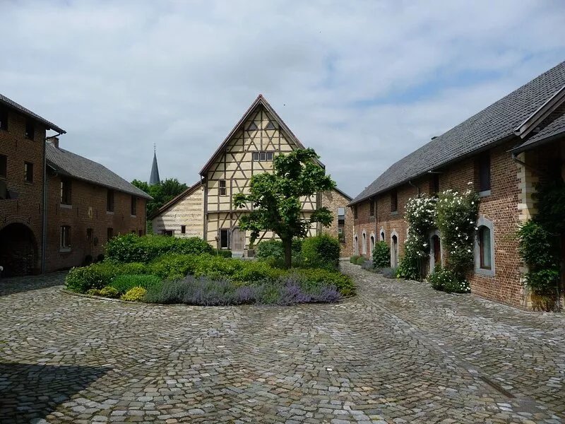 Staying in peace in a historic courtyard