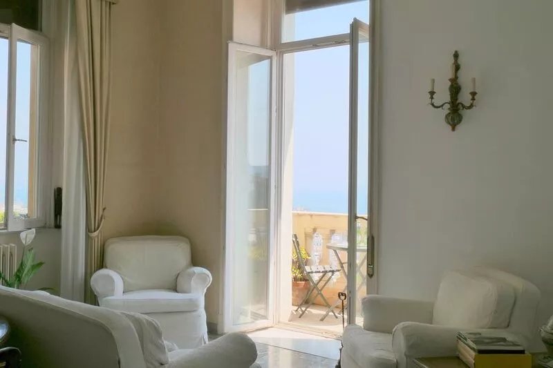 Large Studio - Very Light & Airy - Balcony - Stunning Sea Views - Wi-Fi