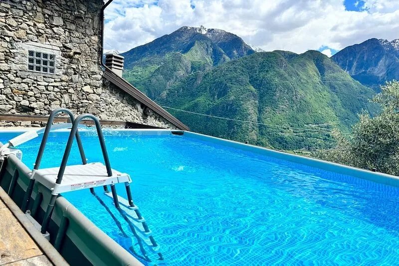CHALET WITH SWIMMING-POOL SURROUNDED BY VINEYARDS