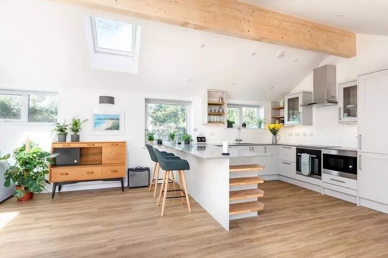 Trevint - Modern beach house in Falmouth, private parking