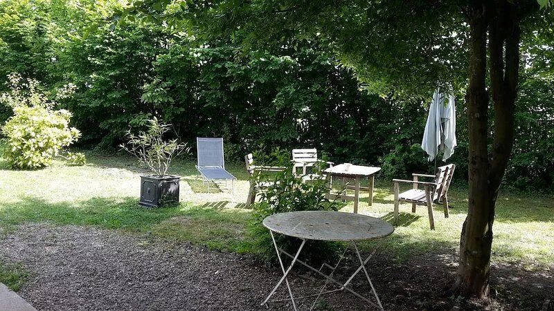 CHEVERNY. Gîte des Glycines 4 people (2 bedrooms) with enclosed garden