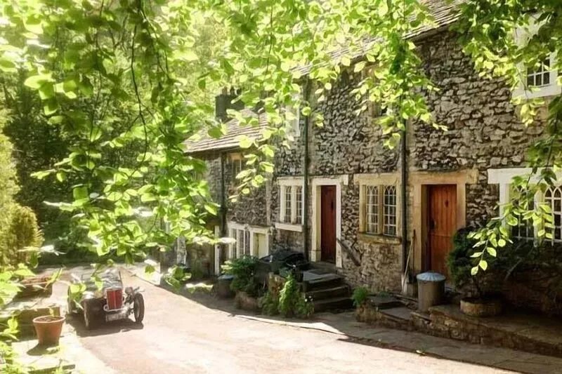 73 RAVENSDALE COTTAGES, romantic, with open fire in Cressbrook