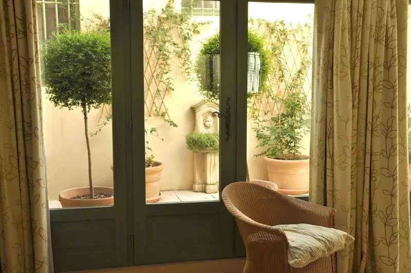 Historic Uzes - spacious 18th century  townhouse with large, sunny terrace