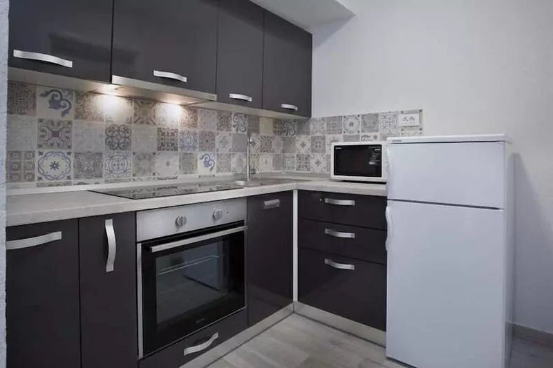 Serious Job Apartment - One Bedroom Apartment with Shared Terrace (veći)