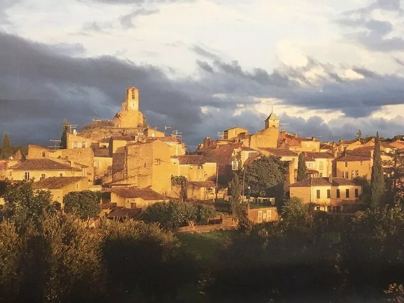 Lourmarin facing the castle, old bastide, garden and pool