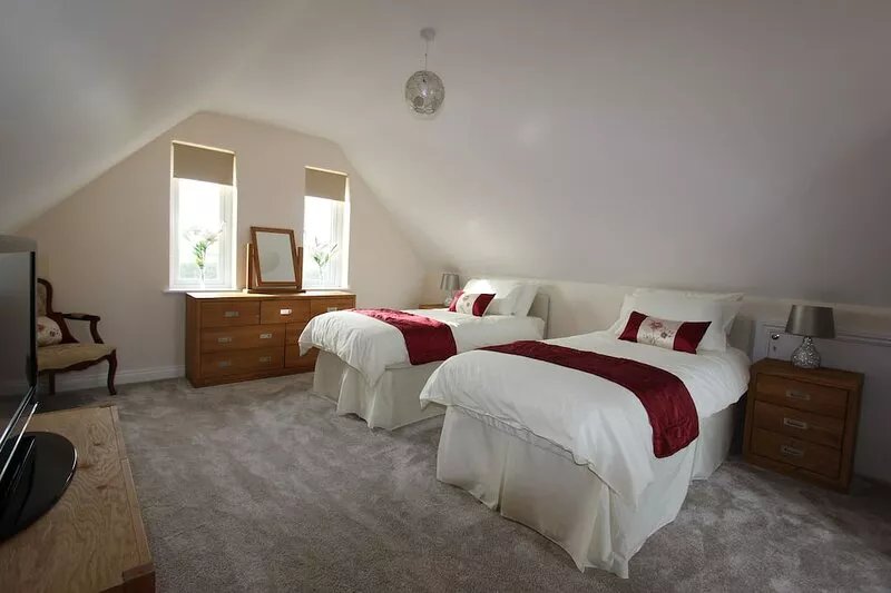 Glenside Cottage with private hot tub