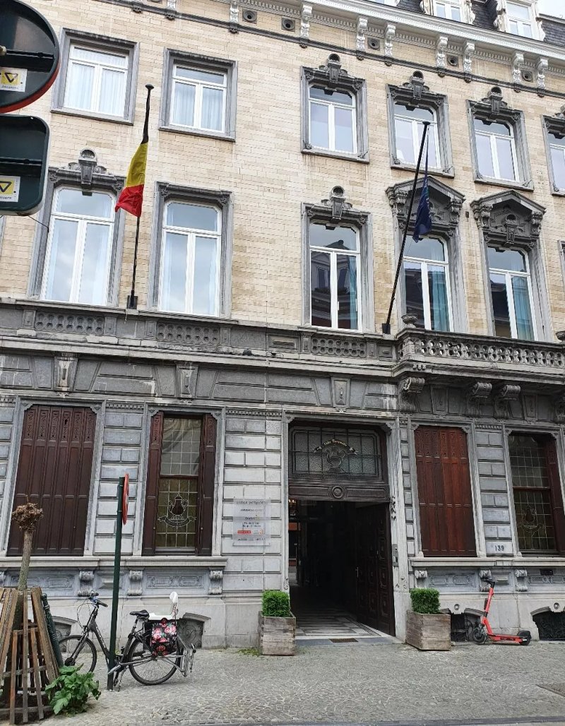 158 Rue Haute Building