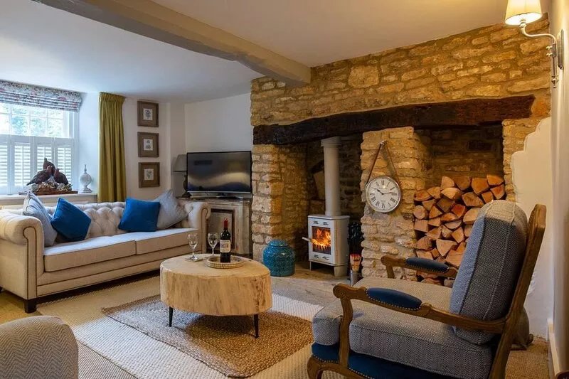 Fairview Cottage, Longborough - sleeps 8 guests  in 4 bedrooms