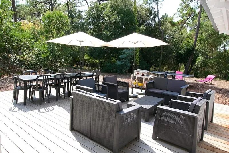 Modern, spacious and high standard villa in great location between ocean + bay