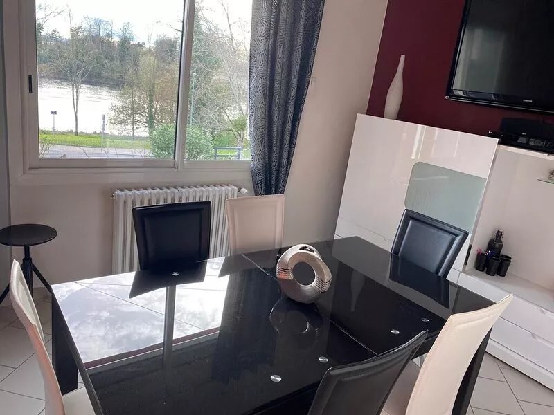 Totally independent apartment on the first floor of a detached house