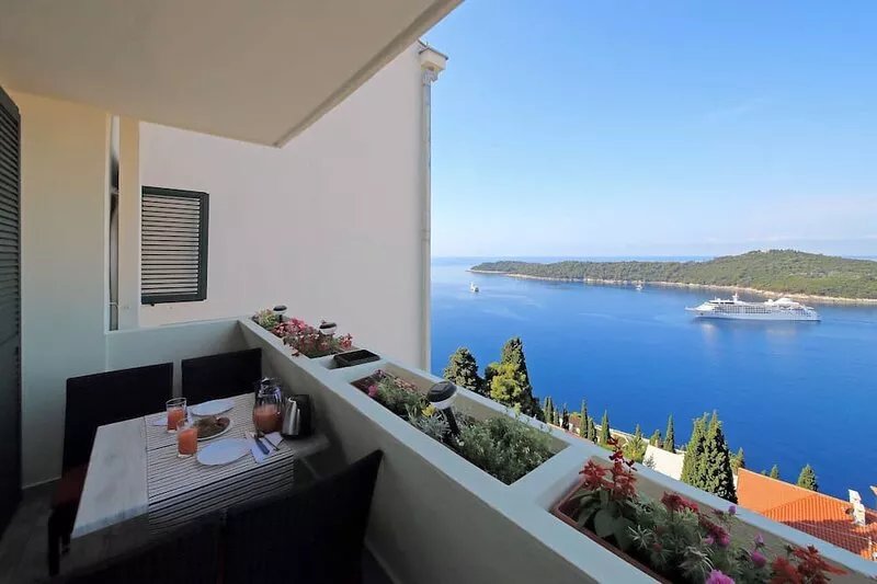 Blue Harmony Sea View Apartment - Two Bedroom Apartment with Balcony and Sea