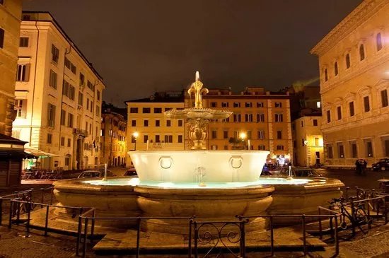 Piazza Farnese