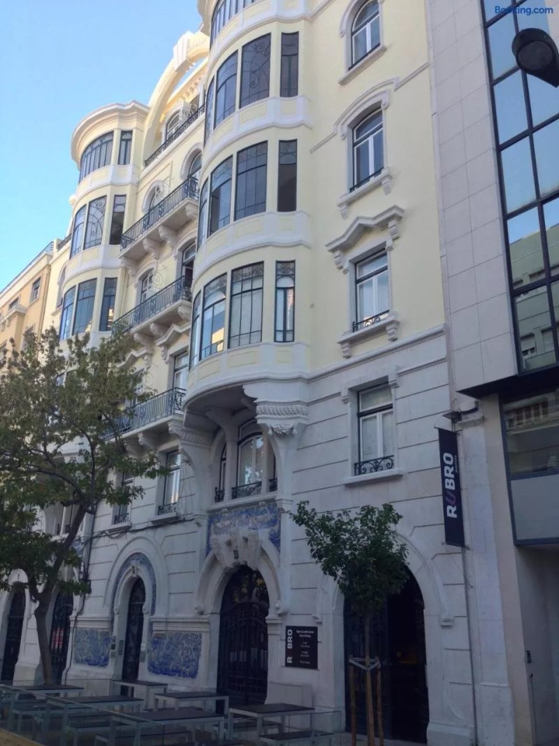 Localtraveling Chiado Trindade