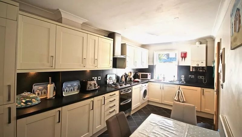 Modern holiday home in Walmer, Deal with parking