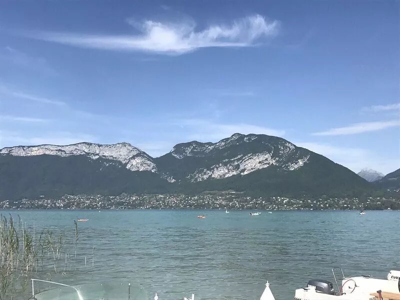 ST-JORIOZ, 150M du Lac, chalet 190m2,jardin , 13pers