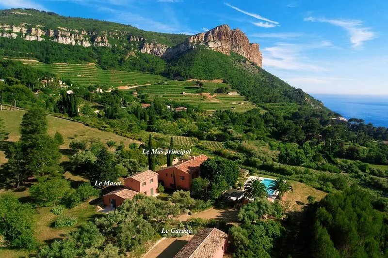 Magnificent ancient farm that has been reformed. Exceptional location in Cassis