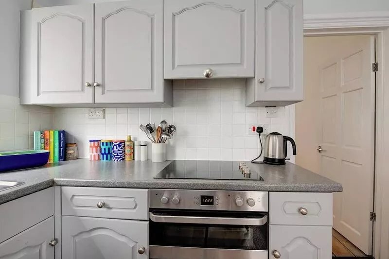 Large, Victorian, 5 bed house in the heart of Southsea.
