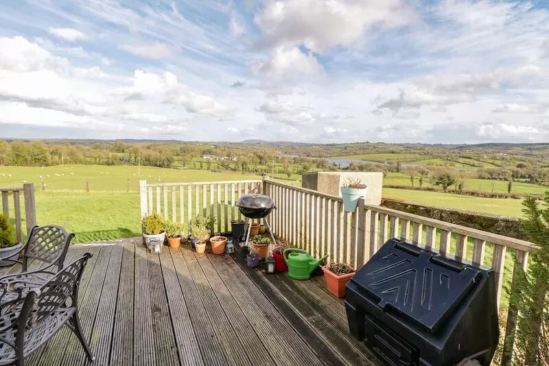 THE OLD SCHOOL HOUSE, pet friendly in Carrigallen, County Leitrim