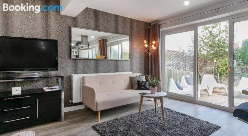 Flexible Stay- 32 Downing Drive