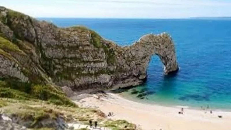 2 Bed / 2 Bath Contemporary apartment. Close to beach, Lift access & Parking 4*