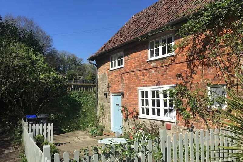 Beautiful rural cottage on Dorset/Wiltshire border