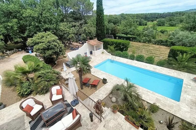 Magnificent Provencal villa in the middle of the vineyards in absolute calm