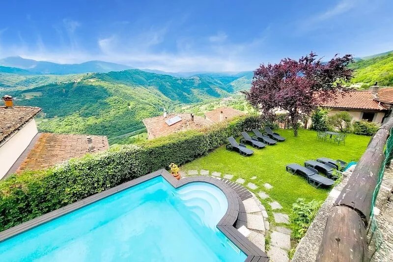 Palazzo  Pasquini, stunning views/sunsets, private pool, WIFI, chef option!