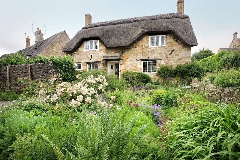 Letterbox Cottage -  a Cotswold cottage that sleeps 4 guests  in 2 bedrooms