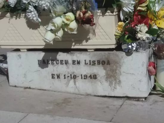 Estatua de Padre Cruz