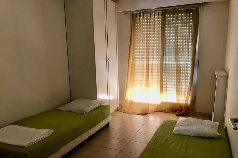 2 bedroom apartment, modern, spacious, quiet, 10 mins from the beach by car