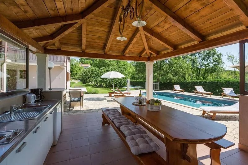 Villa with pool, Ideal for several families, 3 separate living units