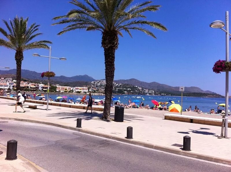 Playa Grande to 50mts apartment with balcony / terrace Very bright all