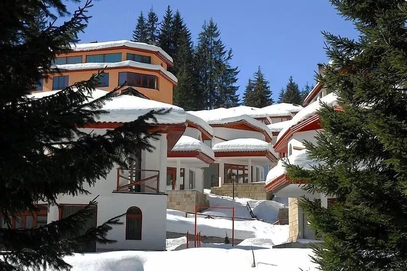 2 bedroom, 2 showeroom Villa suitable for a family skication and remote working