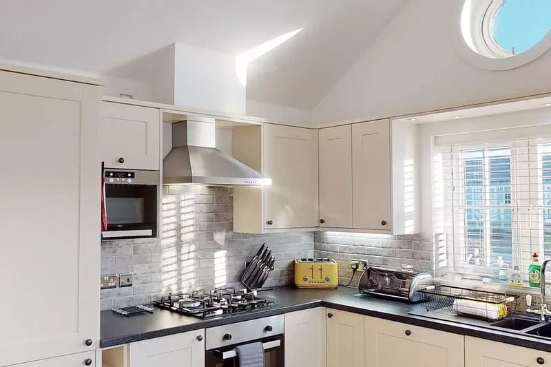 Skylark -  a beach house that sleeps 5 guests  in 2 bedrooms