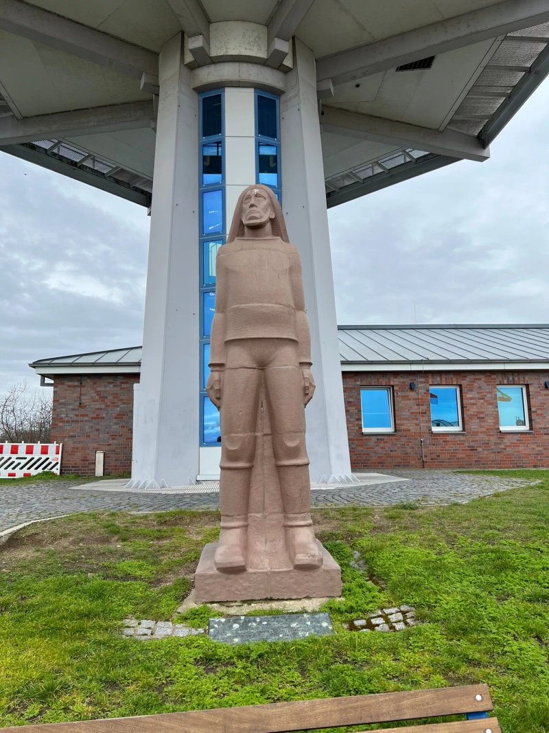 Statue